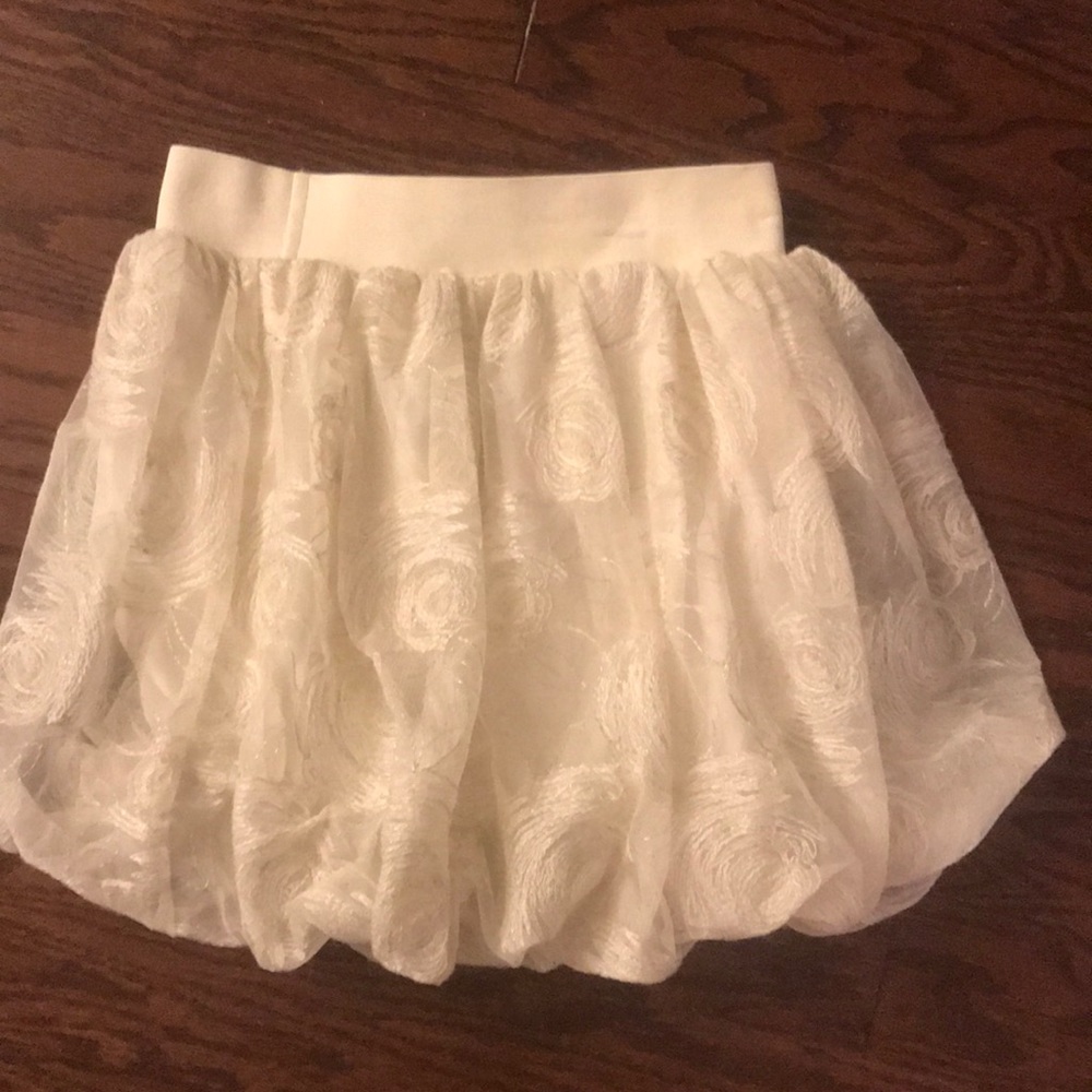Adorable floral pattern, satin lined skirt